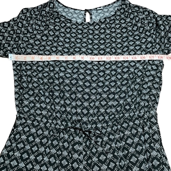 OLD NAVY 100% Rayon Black and White Jumpsuit Crossover Back Side Slash Pockets M - Picture 5 of 10